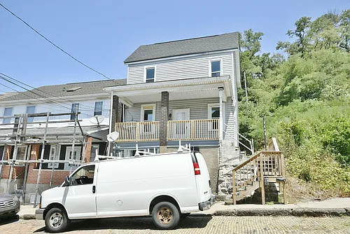 1103 Crosby St Photo 1