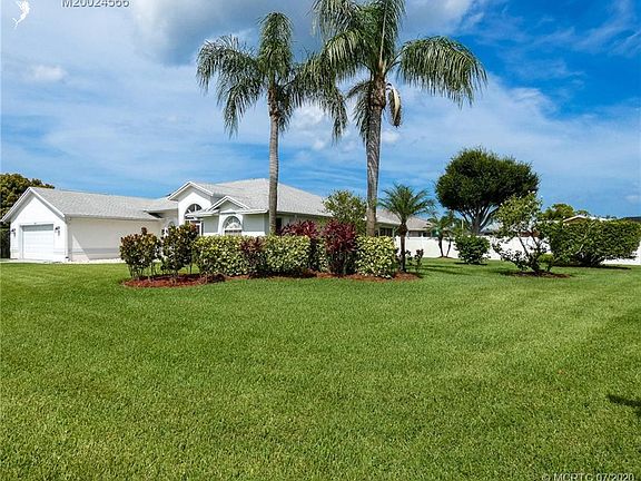 4th image of 2065 NE Acapulco Dr