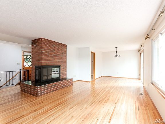 4th image of 10802 95th Avenue Ct SW