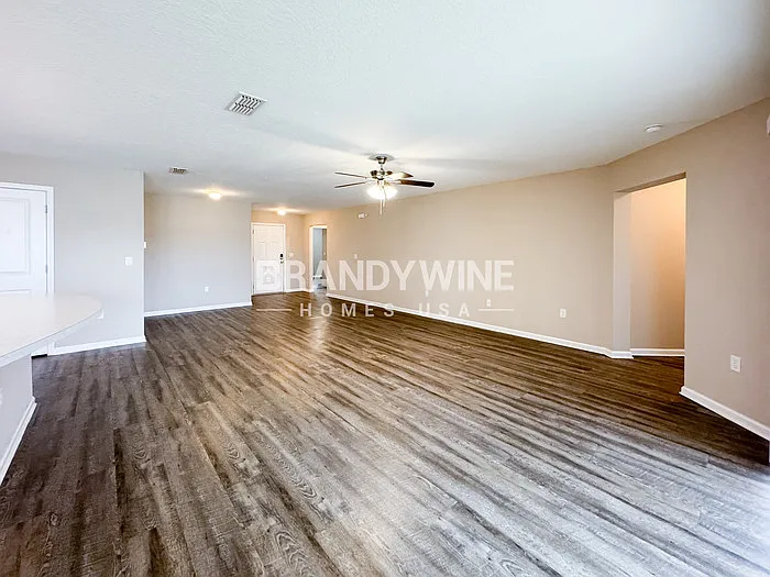 11269 Revolutionary Way — Photo 4