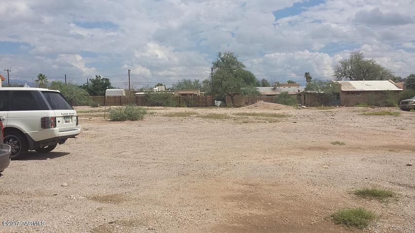 2nd image of 355 E Navajo Rd
