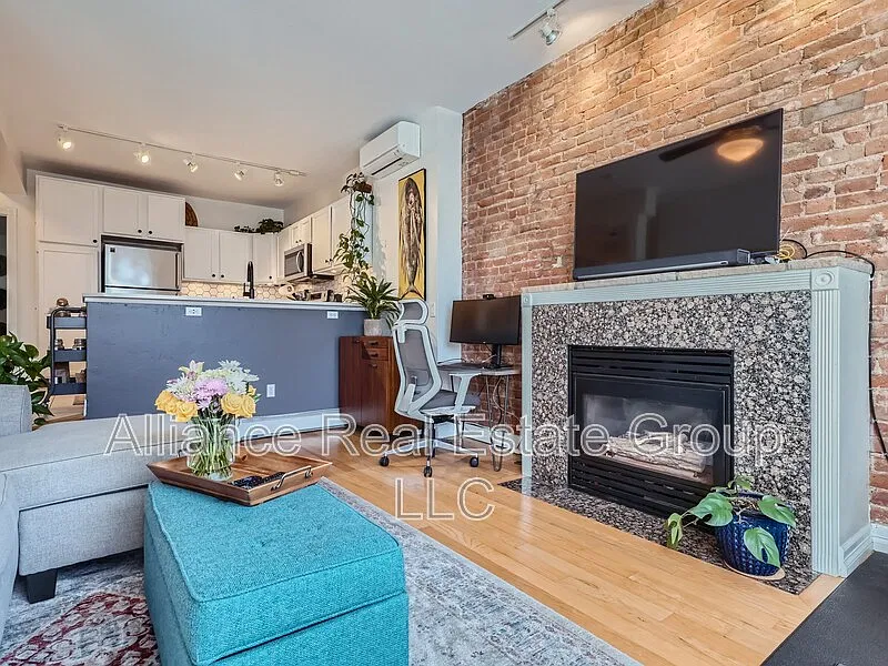 1 bed, 1.0 bath, 750 sqft, $2,100 — Photo 3