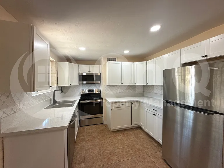 1846 W Caravelle Rd — Photo 3