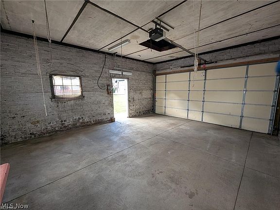 4th image of 955 Adair Ave