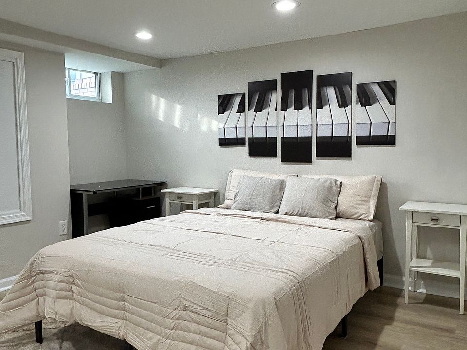 Queen size bed, computer desk night lamp