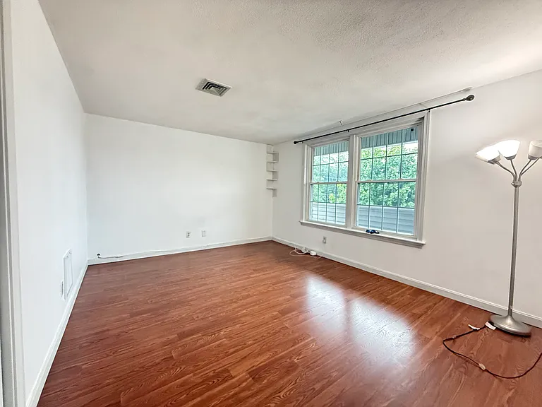 24 South St — Photo 7