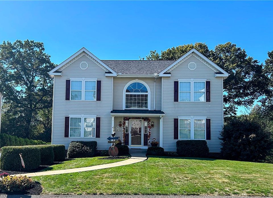1st image of 128 Stratford Ct
