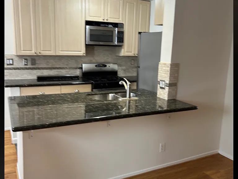 Burton Way Apartments — Photo 6