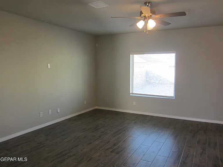 12253 Desert Cliff Ct — Photo 8