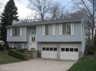 7637 Raglan Dr NE, Warren, OH 44484