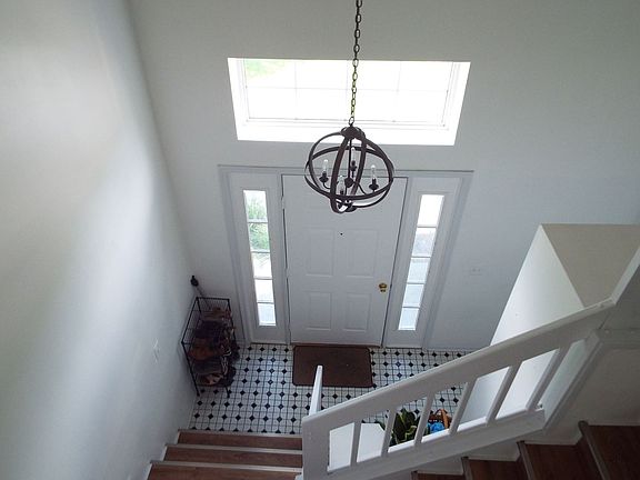 3rd image of 172 Winchester Dr Unit B