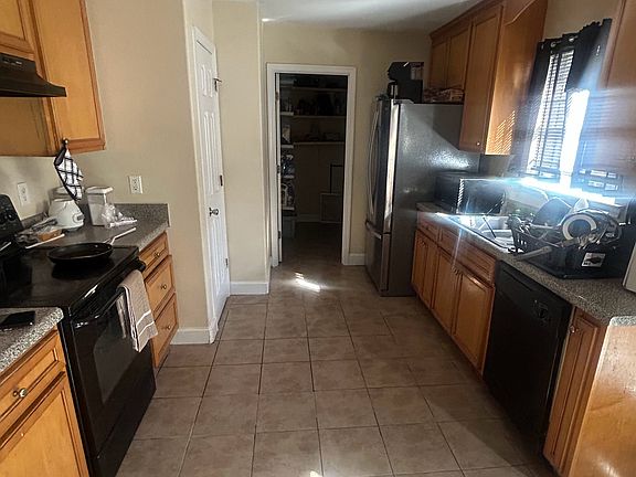 1731 Forsyth - Kitchen