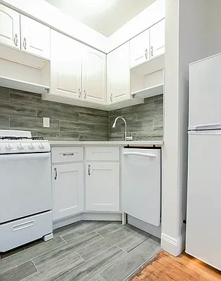 Rented by City Connections Realty | media 8