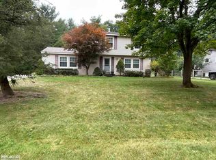 3308 Spring Meadows Dr, Rochester, MI 48306