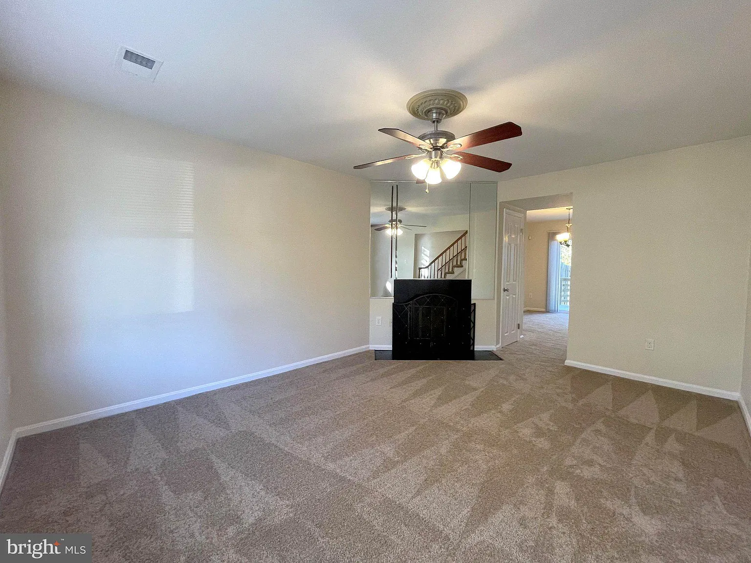 3 bed, 1.5 bath, 1280 sqft, $2,195 — Photo 2
