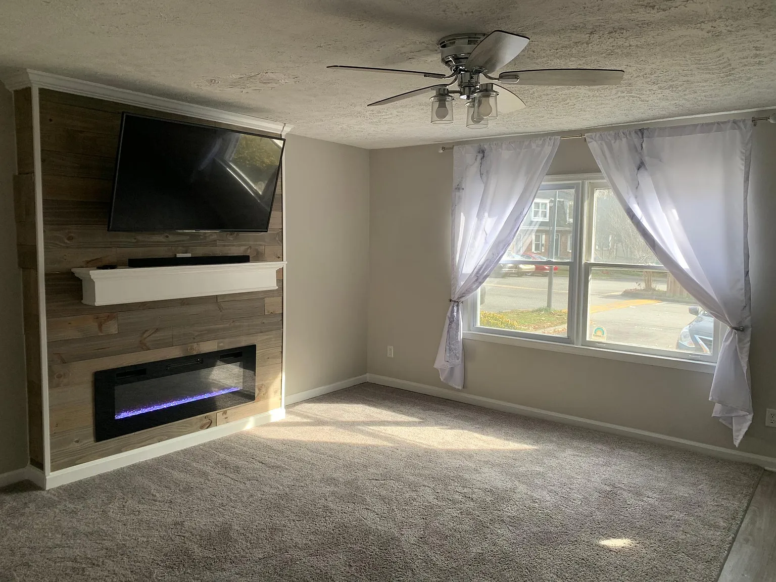 323 Susan Constant Dr — Photo 3