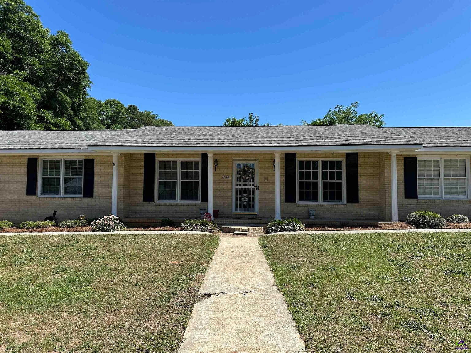 4 bed, 2.0 bath, 1545 sqft, $1,750 — Photo 2