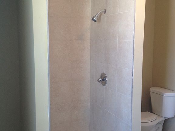 First floor bath pic 2