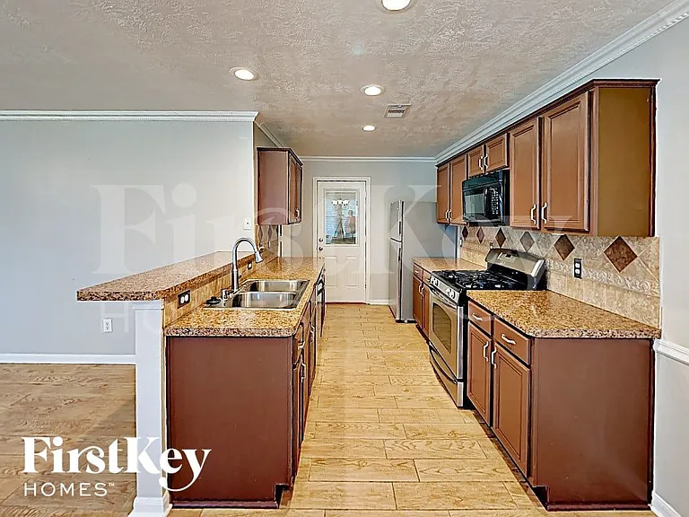 32218 Anne Ln — Photo 4
