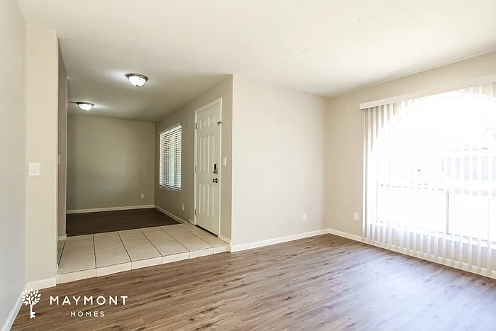 3143 W Julie Dr — Photo 3