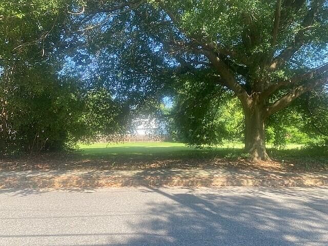 2nd image of 817 Johns Road