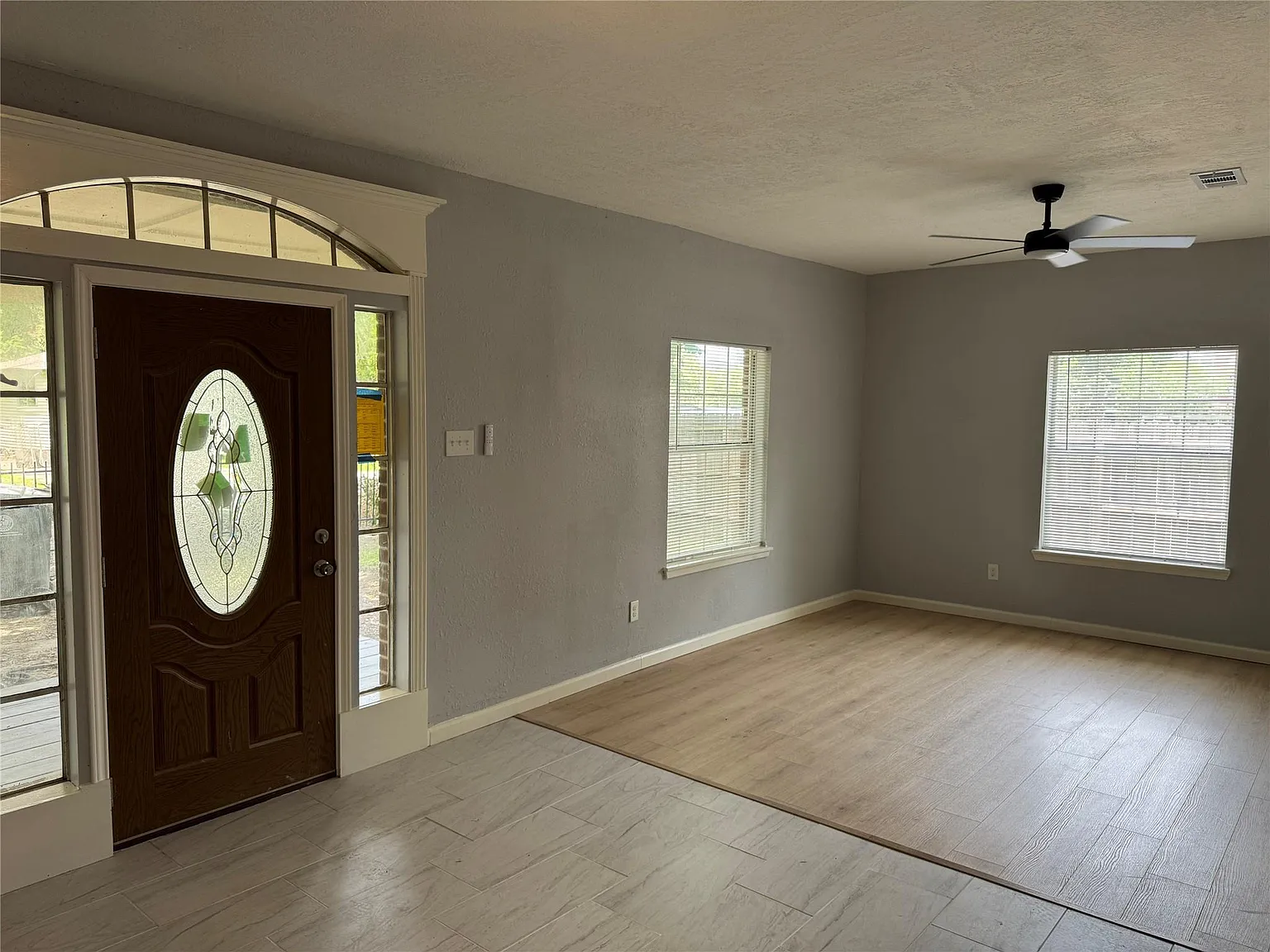 1 bed, 1.0 bath, 825 sqft, $1,275 — Photo 1