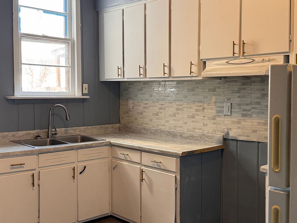 2nd image of 223 S Pine St