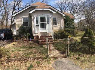 43 N 16th St, Wheatley Heights, NY 11798