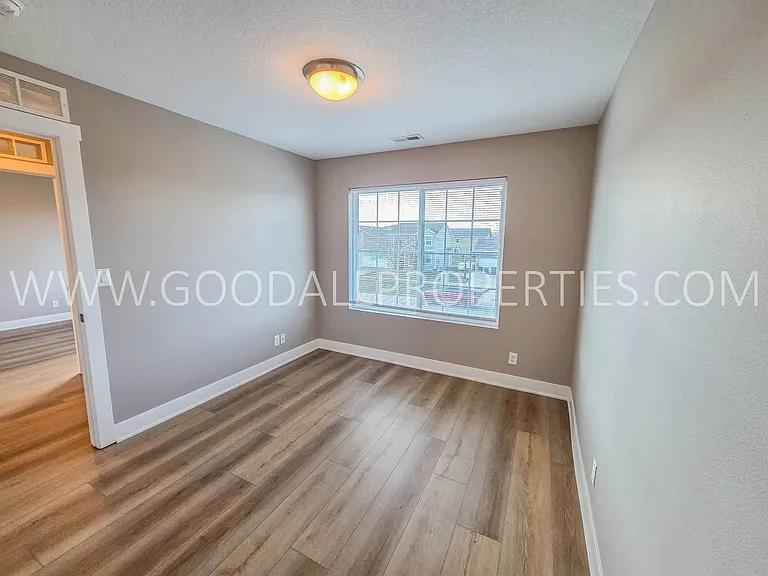 425 SE Waco Pl — Photo 10