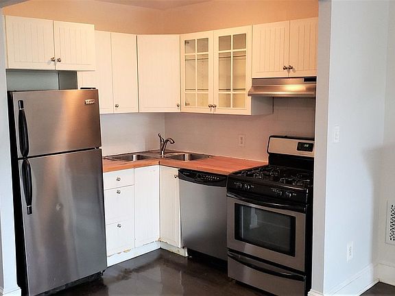 2nd image of 895 Park Pl APT 3