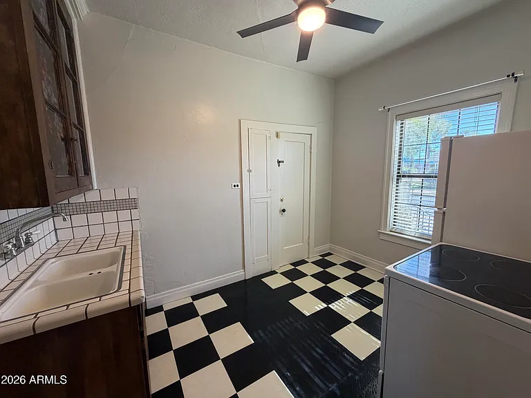 902 E Palm Ln #4 — Photo 12