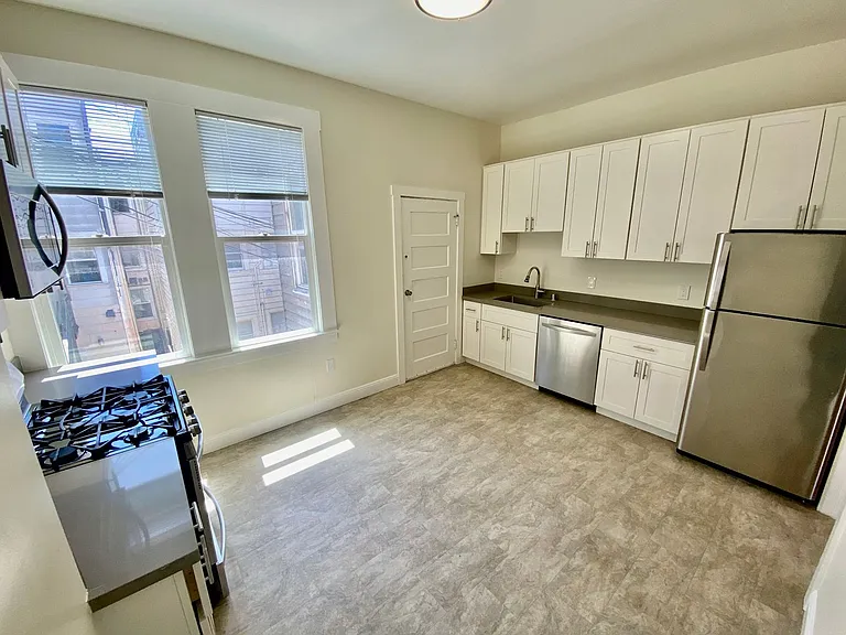 1081 Natoma St — Photo 4