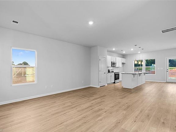 4th image of 153 Rock Cress Dr