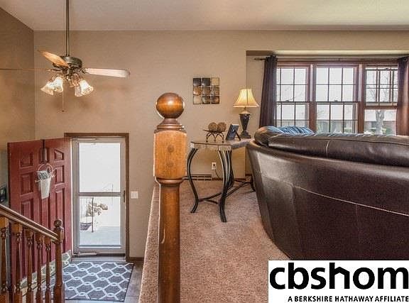 3rd image of 1018 N 145th Cir