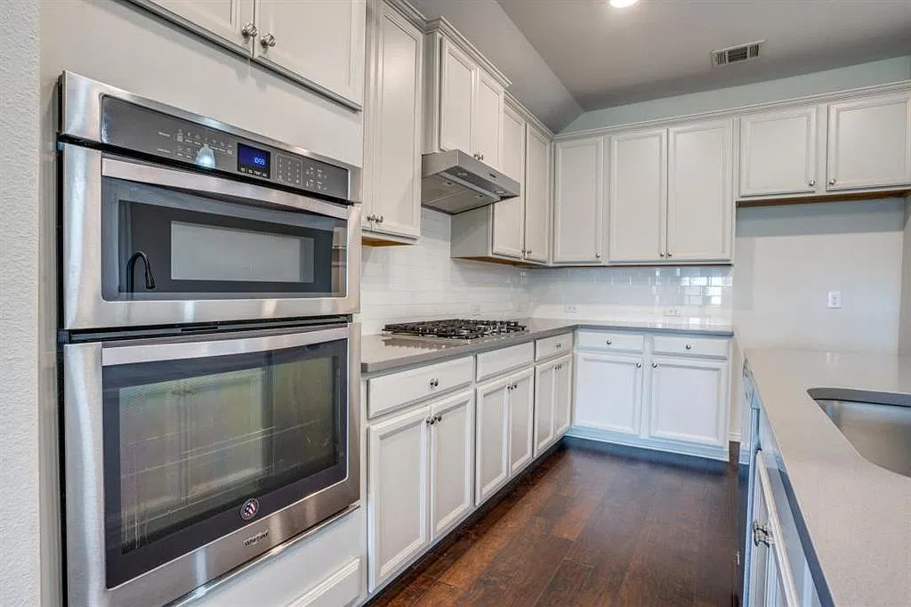 4 bed, 2071 sqft, $2,500 — Photo 4