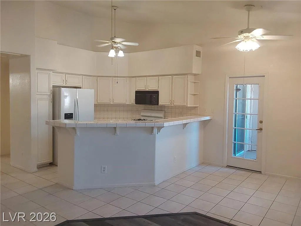 2 bed, 1070 sqft, $1,500 — Photo 3