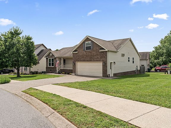 3rd image of 233 E Winterberry Trl