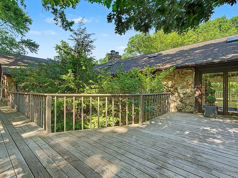 106 Oak Ridge Dr W — Photo 44