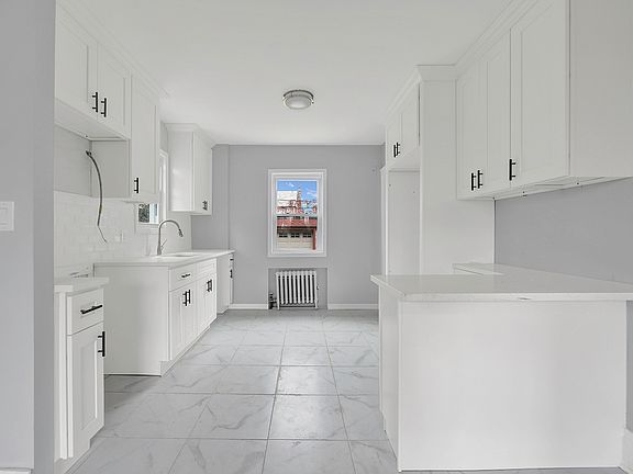 4th image of 11744 222nd St