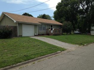 676 W High St, Marshall, MO 65340
