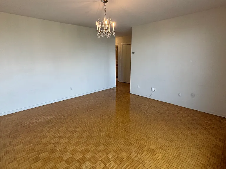 27 Henderson Ave — Photo 13