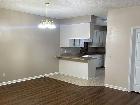 3rd image of 115 Woodmere Dr