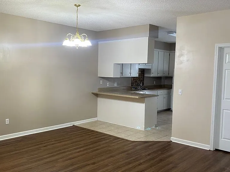 115 Woodmere Dr — Photo 3