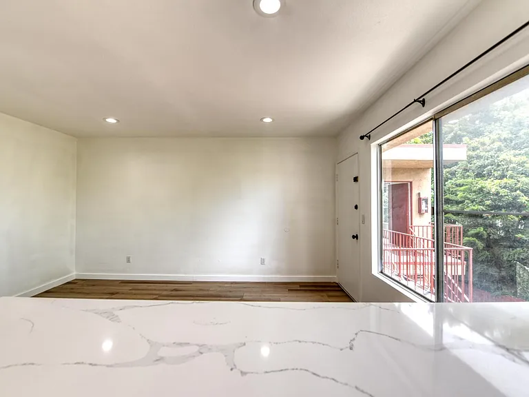 4417 McClintock St #4 — Photo 7