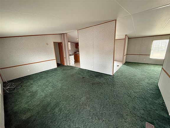 4th image of 201 Reidville Rd