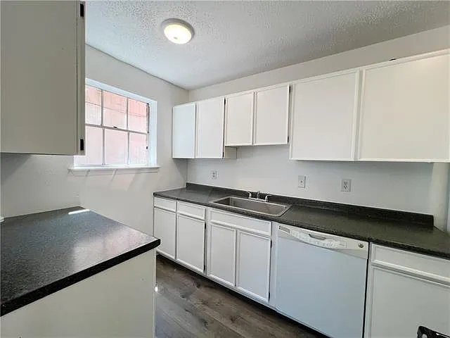 1107 Carrollton Ave — Photo 2