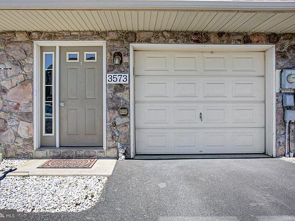 3rd image of 3573 Pinecrest Ct
