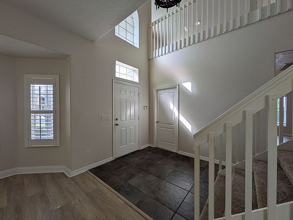4th image of 9869 Heron Pointe Dr