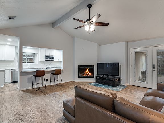 4th image of 1120 Seabrook Dr