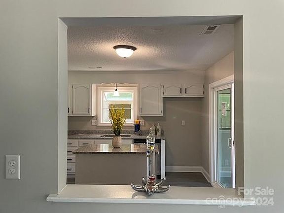 5th image of 2209 Foxhunt Dr